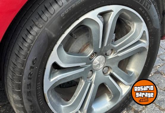 Autos - Peugeot 208 Felini 2014 Nafta 80000Km - En Venta
