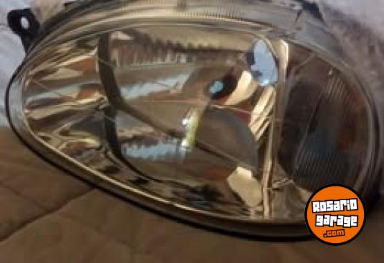 Accesorios para Autos - FARO IZQUIERDO CORSA CLASSIC (99/10 MM) CARCAZA NEGRA (FUNES) Nuevo en caja - En Venta