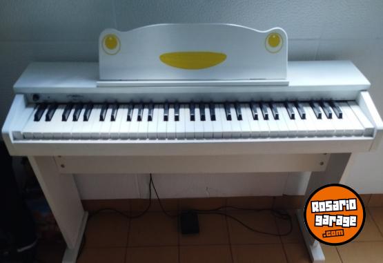 Instrumentos Musicales - Piano electrónico Con mueble. 61 teclas. Artesia Fun. Excelente estado - En Venta