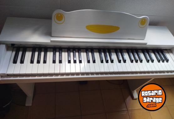 Instrumentos Musicales - Piano electrónico Con mueble. 61 teclas. Artesia Fun. Excelente estado - En Venta