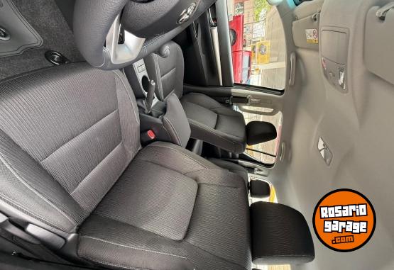 Camionetas - Toyota HILUX SR 4x4 2024 Diesel 1Km - En Venta