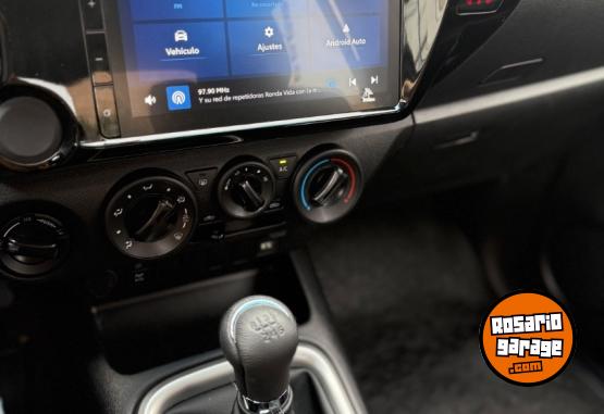 Camionetas - Toyota HILUX SR 4x4 2024 Diesel 1Km - En Venta