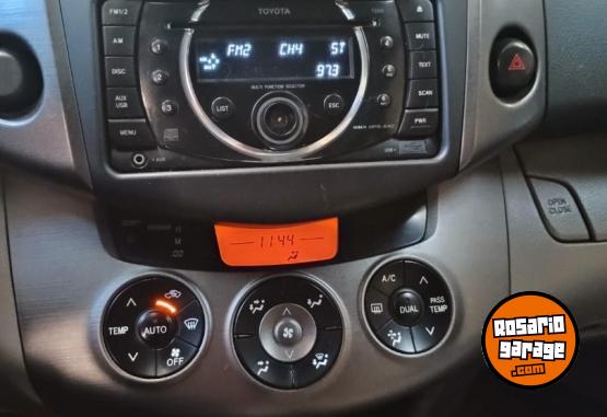 Camionetas - Toyota RAV 4 AUTOMATICA 4X2. 2012 Nafta 142000Km - En Venta