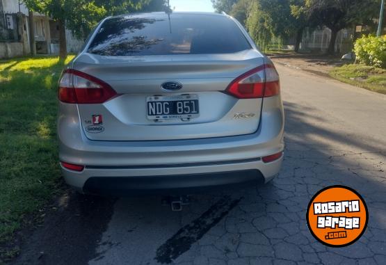 Autos - Ford Kinetic se plus sedan 2013 GNC 150000Km - En Venta