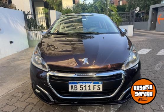 Autos - Peugeot 208 Feline 2017 Nafta 130000Km - En Venta
