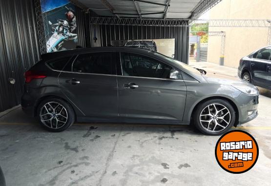 Autos - Ford Focus Titanium 2016 Nafta 115000Km - En Venta