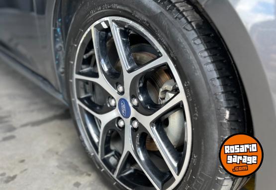 Autos - Ford Focus Titanium 2016 Nafta 115000Km - En Venta