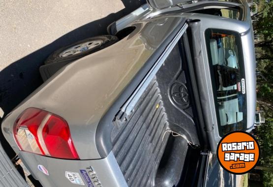 Camionetas - Toyota Hilux 2015 Diesel 250000Km - En Venta