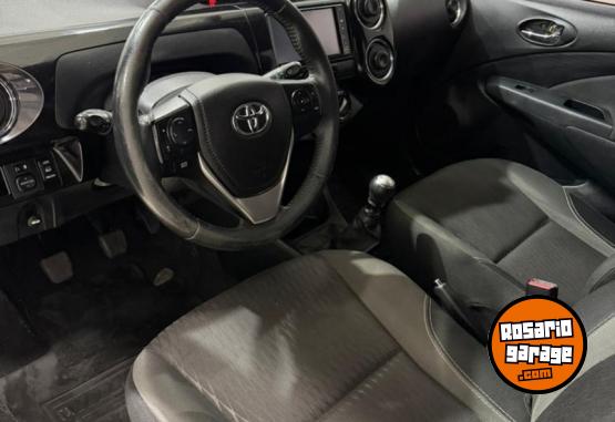 Autos - Toyota Etios 2016 Nafta 102000Km - En Venta