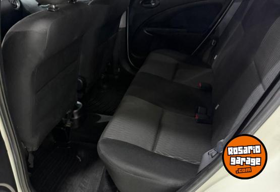 Autos - Toyota Etios 2016 Nafta 102000Km - En Venta