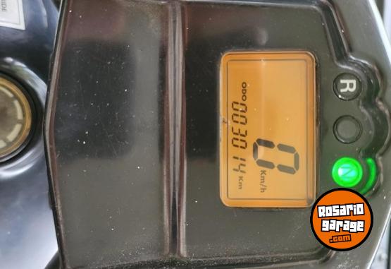 Cuatris y UTVs - Polaris Hawkeye 300 4x2 2007  3000Km - En Venta