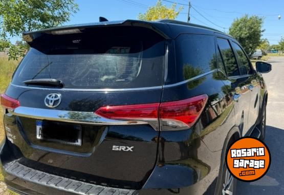 Camionetas - Toyota Hilux sw4 srx 2020 Diesel 60000Km - En Venta