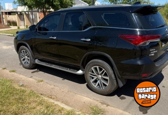 Camionetas - Toyota Hilux sw4 srx 2020 Diesel 60000Km - En Venta