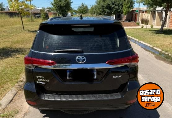 Camionetas - Toyota Hilux sw4 srx 2020 Diesel 60000Km - En Venta