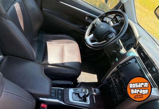 Camionetas - Toyota Hilux sw4 srx 2020 Diesel 60000Km - En Venta