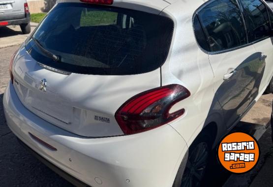 Autos - Peugeot 208 Feline 2017 Nafta 127000Km - En Venta