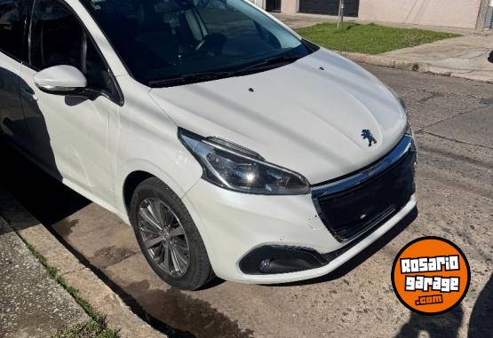 Autos - Peugeot 208 Feline 2017 Nafta 127000Km - En Venta