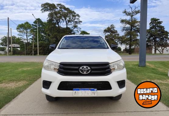 Camionetas - Toyota Hilux DC DX 2.4TDI MT 4x4 2019 Diesel 309200Km - En Venta