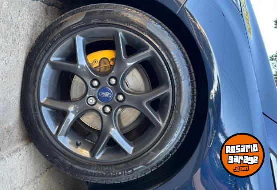 Autos - Ford SE plus 2015 Nafta 136000Km - En Venta