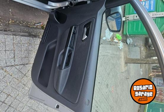 Autos - Volkswagen Suran 2016 Nafta 93000Km - En Venta