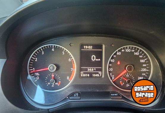 Autos - Volkswagen Suran 2016 Nafta 93000Km - En Venta