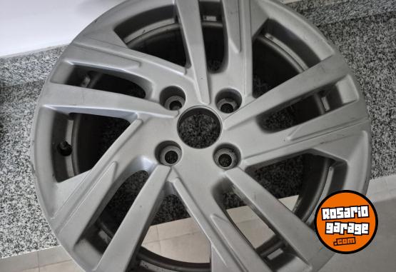 Accesorios para Autos - Llanta Peugeot 208 active - En Venta