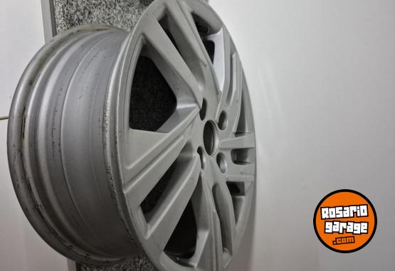 Accesorios para Autos - Llanta Peugeot 208 active - En Venta