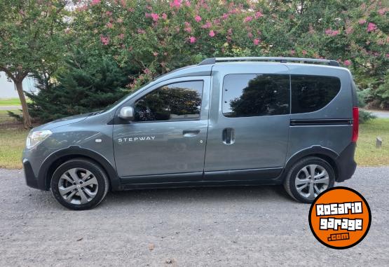 Autos - Renault Kangoo 2023 Diesel 61000Km - En Venta