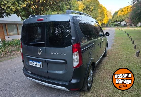 Autos - Renault Kangoo 2023 Diesel 61000Km - En Venta