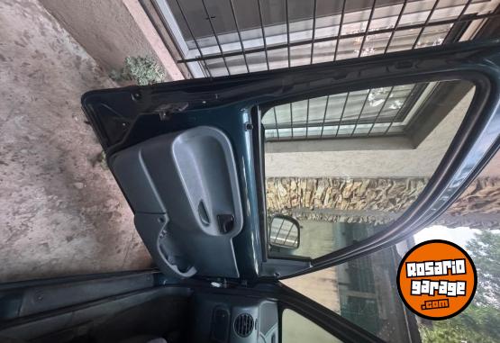 Utilitarios - Renault Kangoo 1999 Nafta 180000Km - En Venta