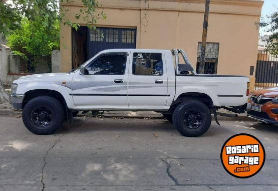 Camionetas - Toyota Hilux srv 2003 Diesel 387000Km - En Venta
