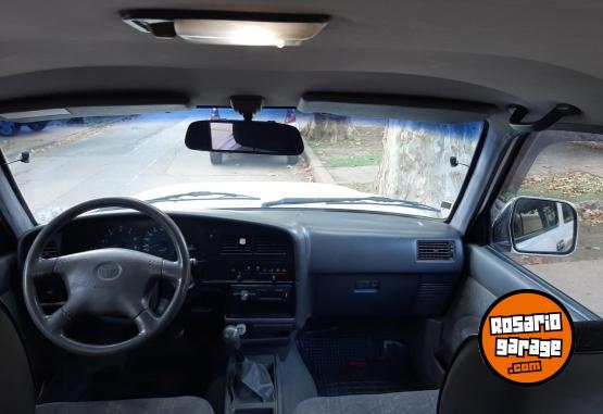 Camionetas - Toyota Hilux srv 2003 Diesel 387000Km - En Venta