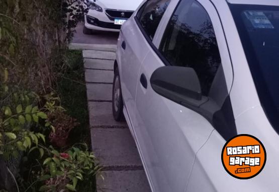 Autos - Chevrolet Onix joy 2017 Nafta 83500Km - En Venta