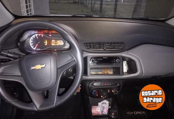 Autos - Chevrolet Onix joy 2017 Nafta 83500Km - En Venta