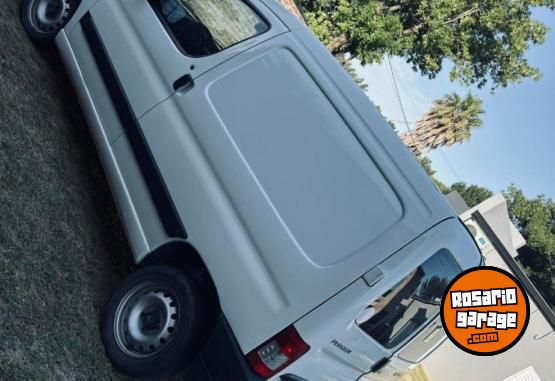 Utilitarios - Peugeot Partner kangoo Fiorino 2017 Diesel 151000Km - En Venta