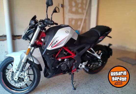 Motos - Benelli 251s 2024 Nafta 900Km - En Venta