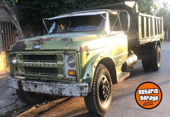 Camiones y Gr�as - CAMI�N VOLCADOR CHEVROLET C70 MEC�NICA MERCEDES 1518 - En Venta