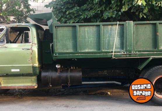 Camiones y Gr�as - CAMI�N VOLCADOR CHEVROLET C70 MEC�NICA MERCEDES 1518 - En Venta