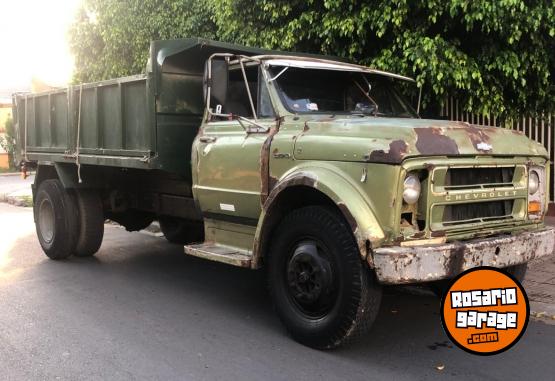 Camiones y Gr�as - CAMI�N VOLCADOR CHEVROLET C70 MEC�NICA MERCEDES 1518 - En Venta