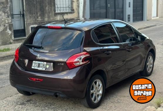 Autos - Peugeot 208 allure 2014 Nafta 70000Km - En Venta