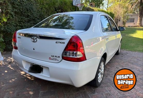 Autos - Toyota Etios 1,5 XLS. 4 puertas 2015 Nafta 140000Km - En Venta