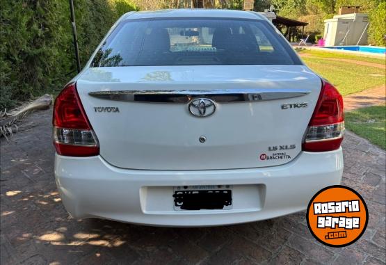 Autos - Toyota Etios 1,5 XLS. 4 puertas 2015 Nafta 140000Km - En Venta
