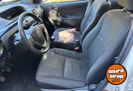 Autos - Toyota Etios 1,5 XLS. 4 puertas 2015 Nafta 140000Km - En Venta