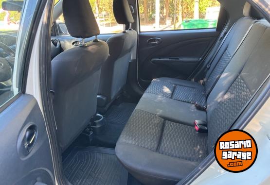 Autos - Toyota Etios 1,5 XLS. 4 puertas 2015 Nafta 140000Km - En Venta