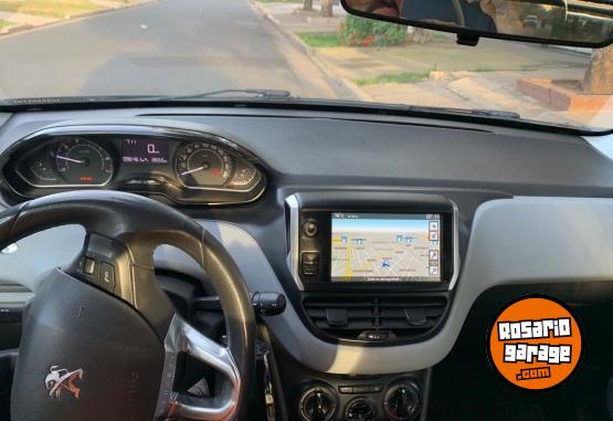 Autos - Peugeot 208 2013 Nafta 120000Km - En Venta