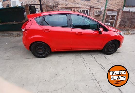Autos - Ford Fiesta kinetick 2015 Nafta 102000Km - En Venta