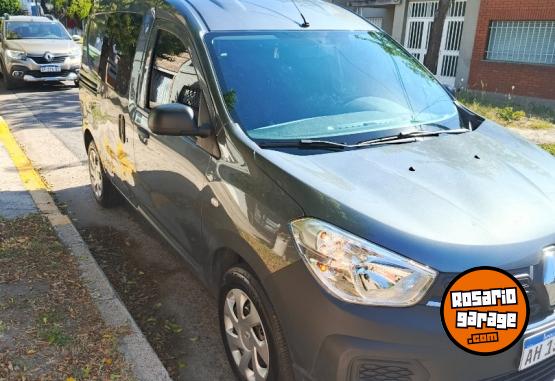 Utilitarios - Renault Kangoo express 5 asientos 2025 Nafta 13000Km - En Venta