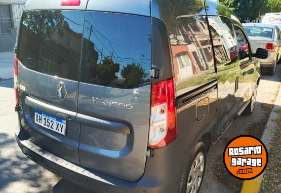 Utilitarios - Renault Kangoo express 5 asientos 2025 Nafta 13000Km - En Venta