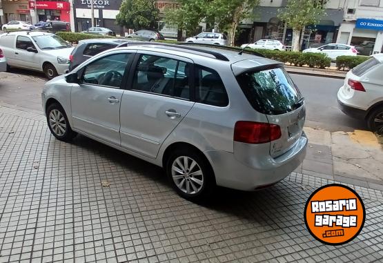 Autos - Volkswagen Suran highline 2011 Nafta 145000Km - En Venta