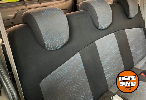 Utilitarios - Renault Kangoo 2009 Nafta 243000Km - En Venta